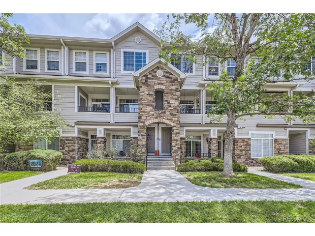 MLS: 4710858 Condo For Sale