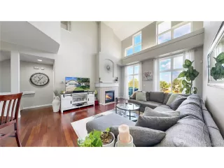 Photo #2: 4711820 Listing