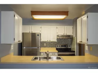 Photo #5: 4721053 Listing