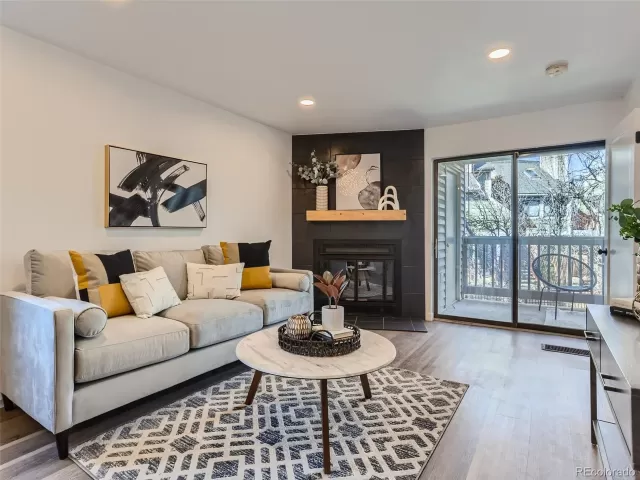 MLS: 4726815 Condo For Sale