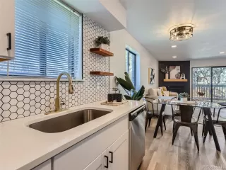 Photo #6: 4726815 Listing