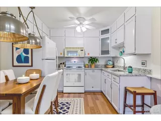 Photo #5: 4733172 Listing