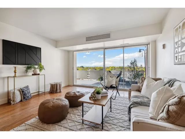 MLS: 4735137 Condo For Sale