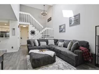 Photo #5: 4742298 Listing