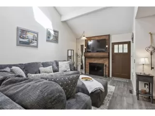 Photo #6: 4742298 Listing