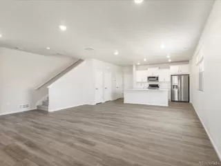 Photo #5: 4742517 Listing