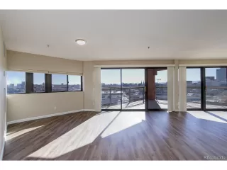 Photo #5: 4742816 Listing