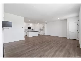 Photo #6: 4743716 Listing