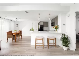 Photo #4: 4754676 Listing