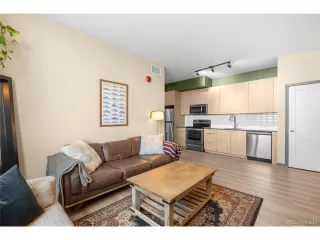 Photo #5: 4756749 Listing