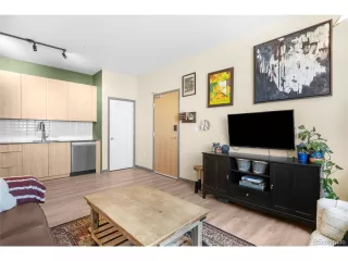 Photo #6: 4756749 Listing