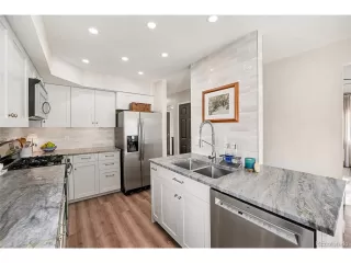 Photo #4: 4766307 Listing