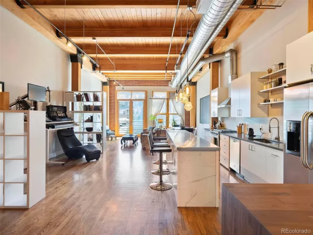 MLS: 4768302 Condo For Sale