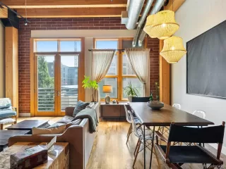 Photo #6: 4768302 Listing