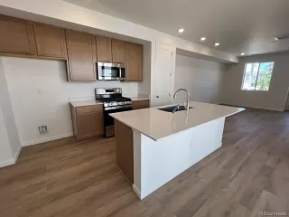 Photo #4: 4783416 Listing