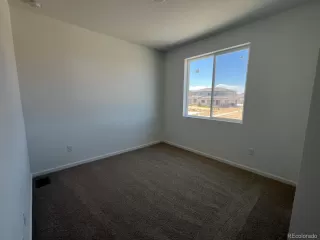 Photo #5: 4783416 Listing