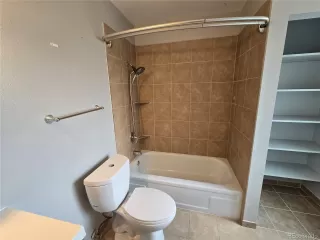 Photo #6: 4786705 Listing