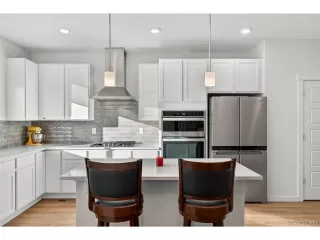 Photo #5: 4787339 Listing