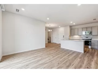 Photo #3: 4788698 Listing 