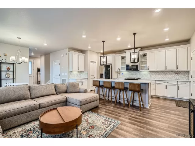 MLS: 4788865 Condo For Sale