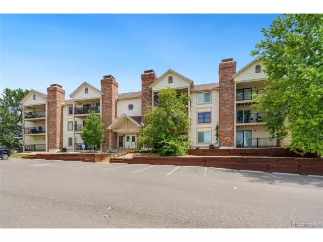 MLS: 4789013 Condo For Sale