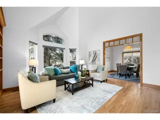 Photo #5: 4791359 Listing