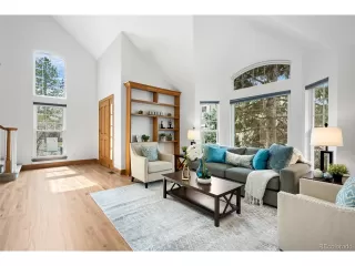 Photo #6: 4791359 Listing