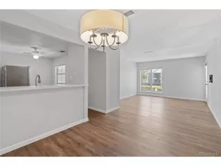 Photo #5: 4794743 Listing