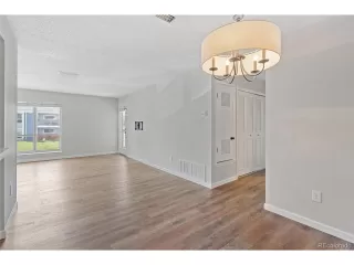Photo #6: 4794743 Listing