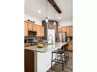 Photo #6: 4798723 Listing