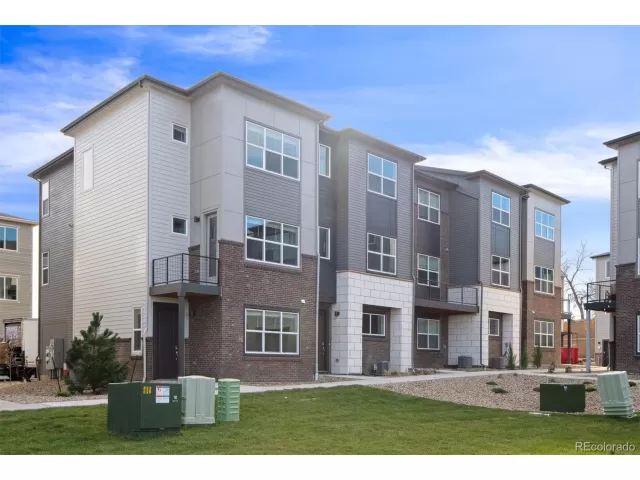 MLS: 4798820 Condo For Sale