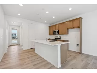 Photo #5: 4798844 Listing