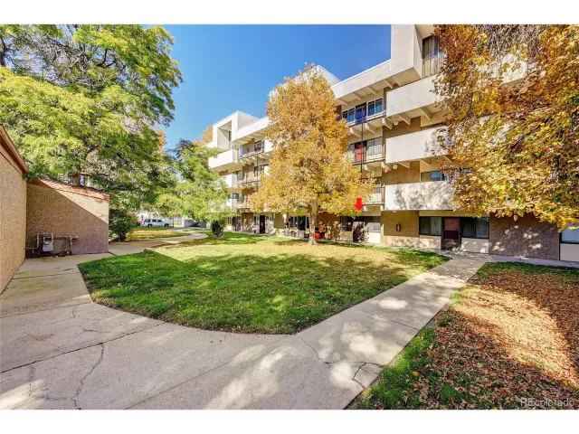 MLS: 4802102 Condo For Sale