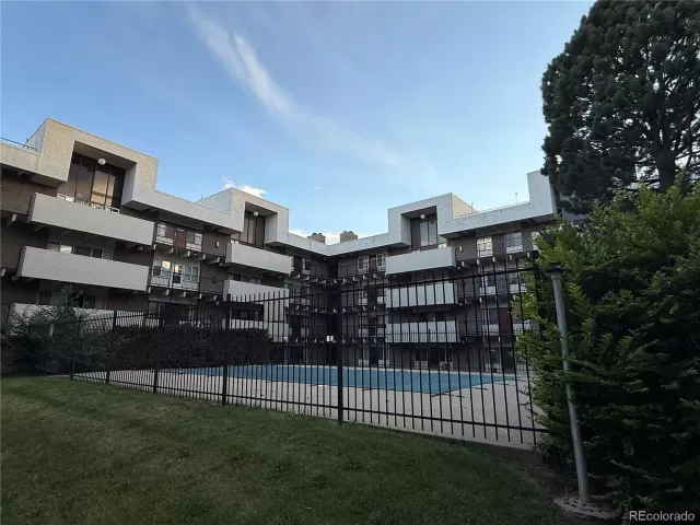 MLS: 4802274 Condo For Sale