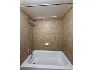 Photo #5: 4802274 Listing