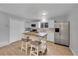 Photo #5: 4803536 Listing 