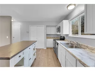 Photo #6: 4803536 Listing 