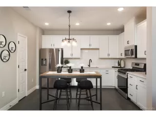 Photo #5: 4805455 Listing