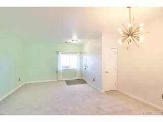 Photo #5: 4806857 Listing