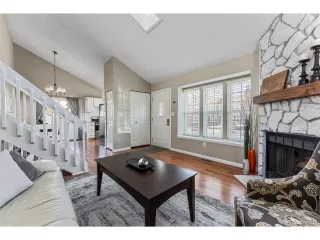 Photo #5: 4809099 Listing