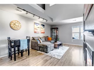 Photo #6: 4810550 Listing