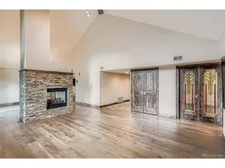 Photo #2: 4811058 Listing