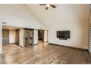 Photo #4: 4811058 Listing