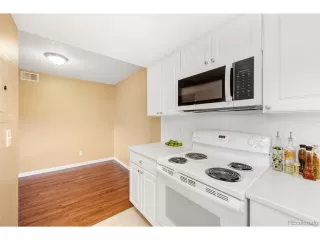 Photo #5: 4811846 Listing