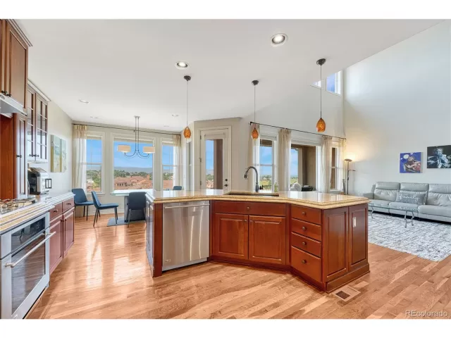 MLS: 4815048 Condo For Sale