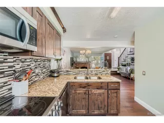 Photo #5: 4815499 Listing