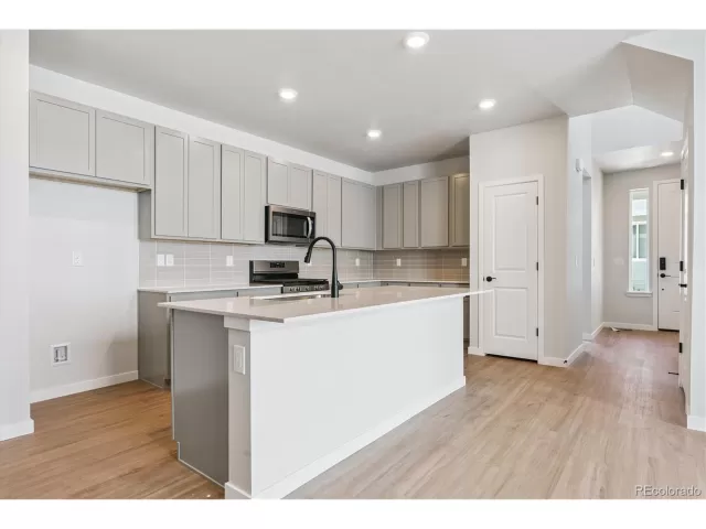 MLS: 4816538 Condo For Sale