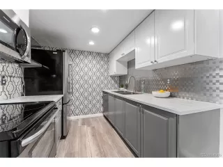 Photo #5: 4819732 Listing