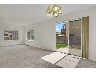 Photo #5: 4819802 Listing