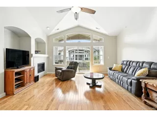 Photo #2: 4820932 Listing 